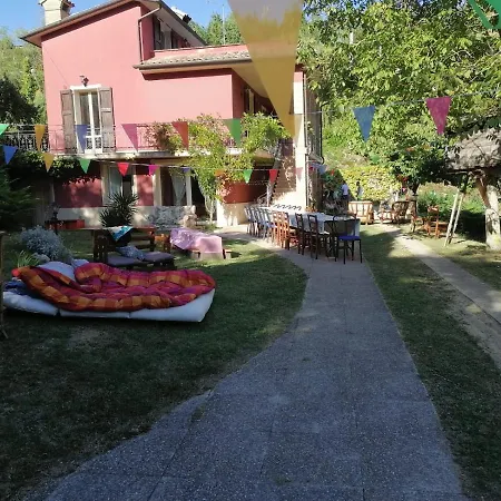 Patti Con Piscina E Camino Nelle Marche Pian di Mulino