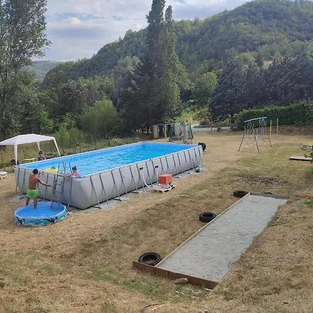 Patti Con Piscina E Camino Nelle Marche Vakantiehuis