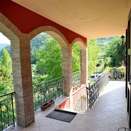 Patti Con Piscina E Camino Nelle Marche