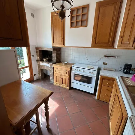 Casa vacanze Patti Per Gruppi Fino A 20 Persone, Con Piscina Privata, Camino E Grande Giardino Nelle Colline Marchigiane *