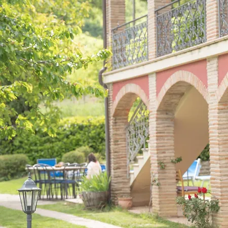 Patti Con Piscina E Camino Nelle Marche Holiday home