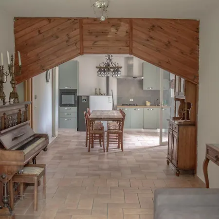 Holiday home Patti Con Piscina E Camino Nelle Marche