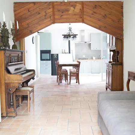 Patti Con Piscina E Camino Nelle Marche Holiday home *