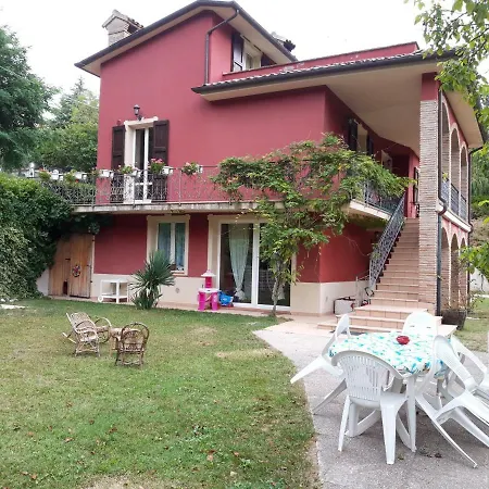 Patti Con Piscina E Camino Nelle Marche