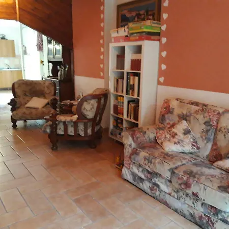 Casa vacanze Patti Per Gruppi Fino A 20 Persone, Con Piscina Privata, Camino E Grande Giardino Nelle Colline Marchigiane *