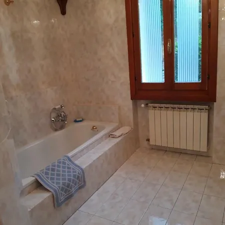 Patti Con Piscina E Camino Nelle Marche