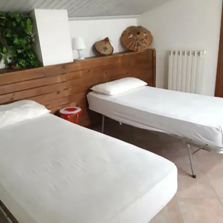 Patti Per Gruppi Fino A 20 Persone, Con Piscina Privata, Camino E Grande Giardino Nelle Colline Marchigiane Casa vacanze